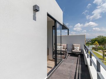 CASA EN VENTA EN XOCHITEPEC CON ALBERCA Y CANCHAS DE PADEL