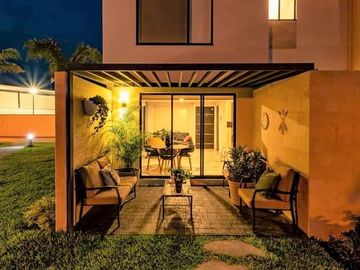 CASA EN VENTA EN XOCHITEPEC CON ALBERCA Y CANCHAS DE PADEL