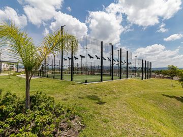 CASA EN VENTA EN XOCHITEPEC CON ALBERCA Y CANCHAS DE PADEL