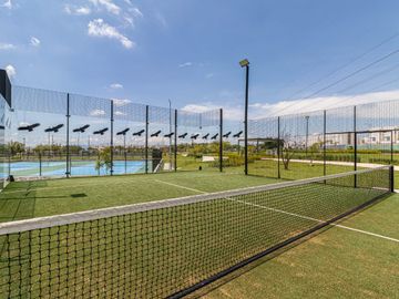 CASA EN VENTA EN XOCHITEPEC CON ALBERCA Y CANCHAS DE PADEL