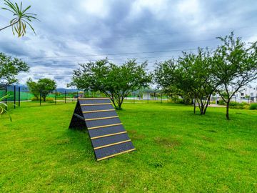 CASA EN VENTA EN XOCHITEPEC CON ALBERCA Y CANCHAS DE PADEL