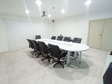 Vendo propiedad muy amplia en Urdesa ideal para empresa