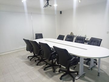 Vendo propiedad muy amplia en Urdesa ideal para empresa
