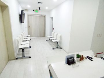 Vendo propiedad muy amplia en Urdesa ideal para empresa