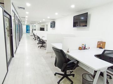 Vendo propiedad muy amplia en Urdesa ideal para empresa