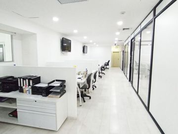 Vendo propiedad muy amplia en Urdesa ideal para empresa