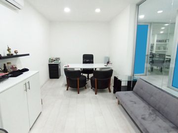 Vendo propiedad muy amplia en Urdesa ideal para empresa