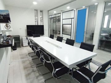 Vendo propiedad muy amplia en Urdesa ideal para empresa