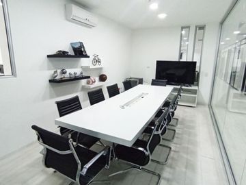 Vendo propiedad muy amplia en Urdesa ideal para empresa