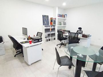 Vendo propiedad muy amplia en Urdesa ideal para empresa