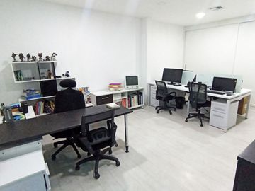 Vendo propiedad muy amplia en Urdesa ideal para empresa