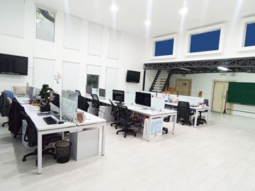 Vendo propiedad muy amplia en Urdesa ideal para empresa