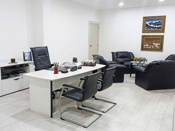Vendo propiedad muy amplia en Urdesa ideal para empresa
