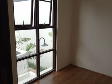 Dijual Rumah 2 Lantai Terawat Siap Huni Vida Kencana Bekasi