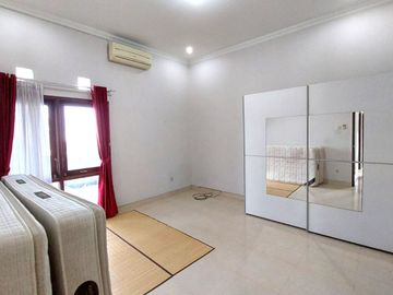 Rumah Lingkungan Perumahan dekat Jalan Raya Tajem
