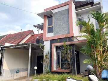 Rumah Lingkungan Perumahan dekat Jalan Raya Tajem