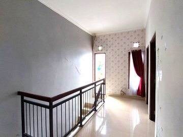Rumah Lingkungan Perumahan dekat Jalan Raya Tajem