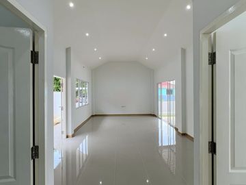็็์New House sale, start 43Wa., 1.99MB, free transfer. Opposite Saraphi Land Office, Nampueng Village, Nong Phueng, Saraphi, Chiang Mai
