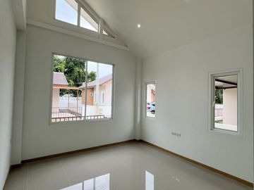 ็็์New House sale, start 43Wa., 1.99MB, free transfer. Opposite Saraphi Land Office, Nampueng Village, Nong Phueng, Saraphi, Chiang Mai