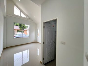 ็็์New House sale, start 43Wa., 1.99MB, free transfer. Opposite Saraphi Land Office, Nampueng Village, Nong Phueng, Saraphi, Chiang Mai