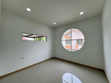 ็็์New House sale, start 43Wa., 1.99MB, free transfer. Opposite Saraphi Land Office, Nampueng Village, Nong Phueng, Saraphi, Chiang Mai