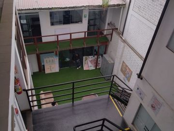 Alquilo edificio de 3 pisos ideal para oficinas cerca del puente Primavera