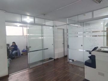 Alquilo edificio de 3 pisos ideal para oficinas cerca del puente Primavera