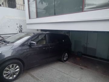 Alquilo edificio de 3 pisos ideal para oficinas cerca del puente Primavera