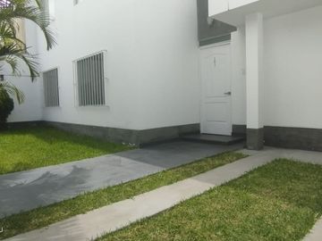 Lindo departamento en venta en primer piso y frente a parque. 🌳