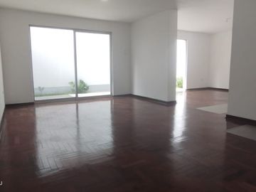 Lindo departamento en venta en primer piso y frente a parque. 🌳