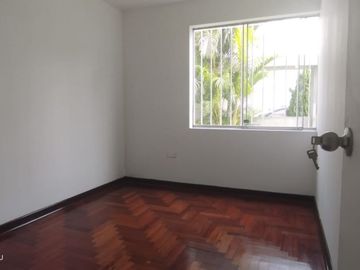 Lindo departamento en venta en primer piso y frente a parque. 🌳