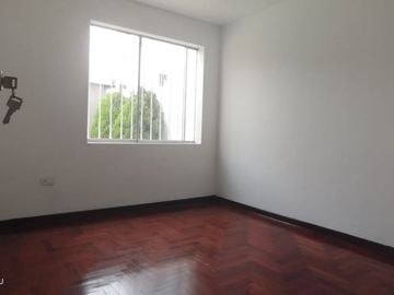 Lindo departamento en venta en primer piso y frente a parque. 🌳