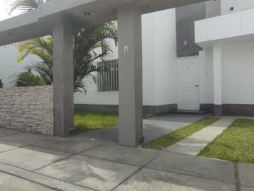 Lindo departamento en venta en primer piso y frente a parque. 🌳