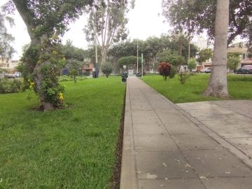 Lindo departamento en venta en primer piso y frente a parque. 🌳