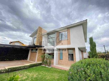 EXCLUSIVA CASA EN VENTA EN CAJICA, SIN ADMINISTRACION