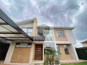 EXCLUSIVA CASA EN VENTA EN CAJICA, SIN ADMINISTRACION