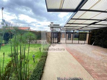 EXCLUSIVA CASA EN VENTA EN CAJICA, SIN ADMINISTRACION