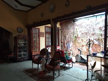 Dijual Rumah Hitung Tanah di Area Komersil Dengan Harga Residensial