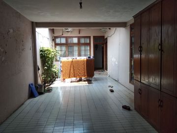 Dijual Rumah Hitung Tanah di Area Komersil Dengan Harga Residensial