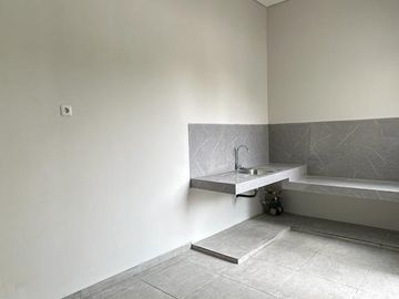 GRESS BARU! Rumah Kutisari Indah Utara Hook Sudut 2 Lantai Minimalis Modern Dekat Jemur Tenggilis Siwalankerto SHM