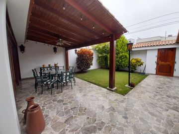 Se Vende Casa en San Borja - Calle John Hassinger, Urb. Las Begonias