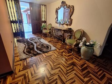 Se Vende Casa en San Borja - Calle John Hassinger, Urb. Las Begonias