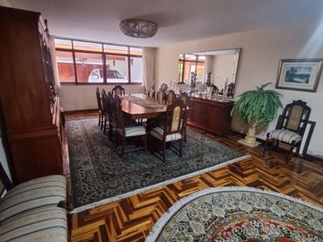Se Vende Casa en San Borja - Calle John Hassinger, Urb. Las Begonias