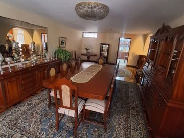 Se Vende Casa en San Borja - Calle John Hassinger, Urb. Las Begonias