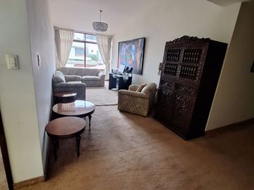 Se Vende Casa en San Borja - Calle John Hassinger, Urb. Las Begonias