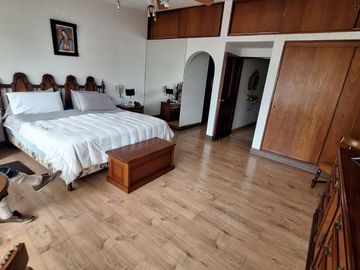 Se Vende Casa en San Borja - Calle John Hassinger, Urb. Las Begonias