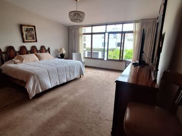 Se Vende Casa en San Borja - Calle John Hassinger, Urb. Las Begonias