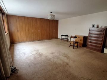 Se Vende Casa en San Borja - Calle John Hassinger, Urb. Las Begonias