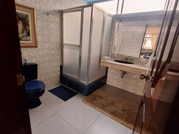 Se Vende Casa en San Borja - Calle John Hassinger, Urb. Las Begonias