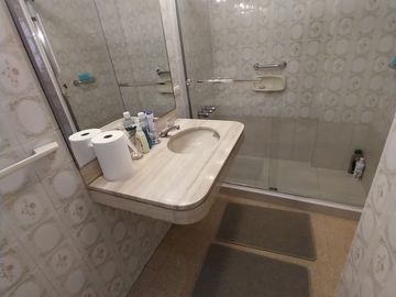 Se Vende Casa en San Borja - Calle John Hassinger, Urb. Las Begonias